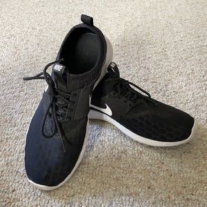 Nike Women’s Juvenate Sneaker